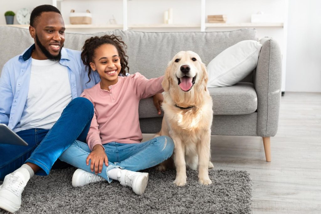 Cosa vuol dire quando il cane ti lecca l'orecchio